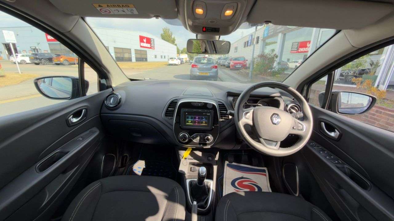 A 2018 RENAULT CAPTUR 0.9 TCe ENERGY Iconic SUV 5dr Petrol Manual Euro 6 (s/s) (90 ps) A 2018 RENAULT CAPTUR 0.9 TCe ENERGY Iconic SUV 5dr Petrol Manual Euro 6 (s/s) (90 ps)