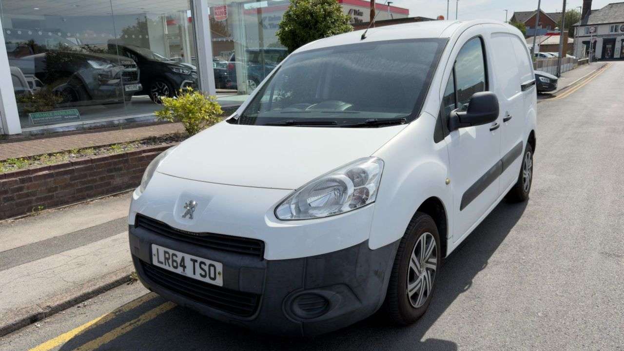 A 2014 PEUGEOT PARTNER 1.6 HDi 850 Professional Panel Van 4dr Diesel Manual L1 (132 g/km, 90 bhp) A 2014 PEUGEOT PARTNER 1.6 HDi 850 Professional Panel Van 4dr Diesel Manual L1 (132 g/km, 90 bhp)