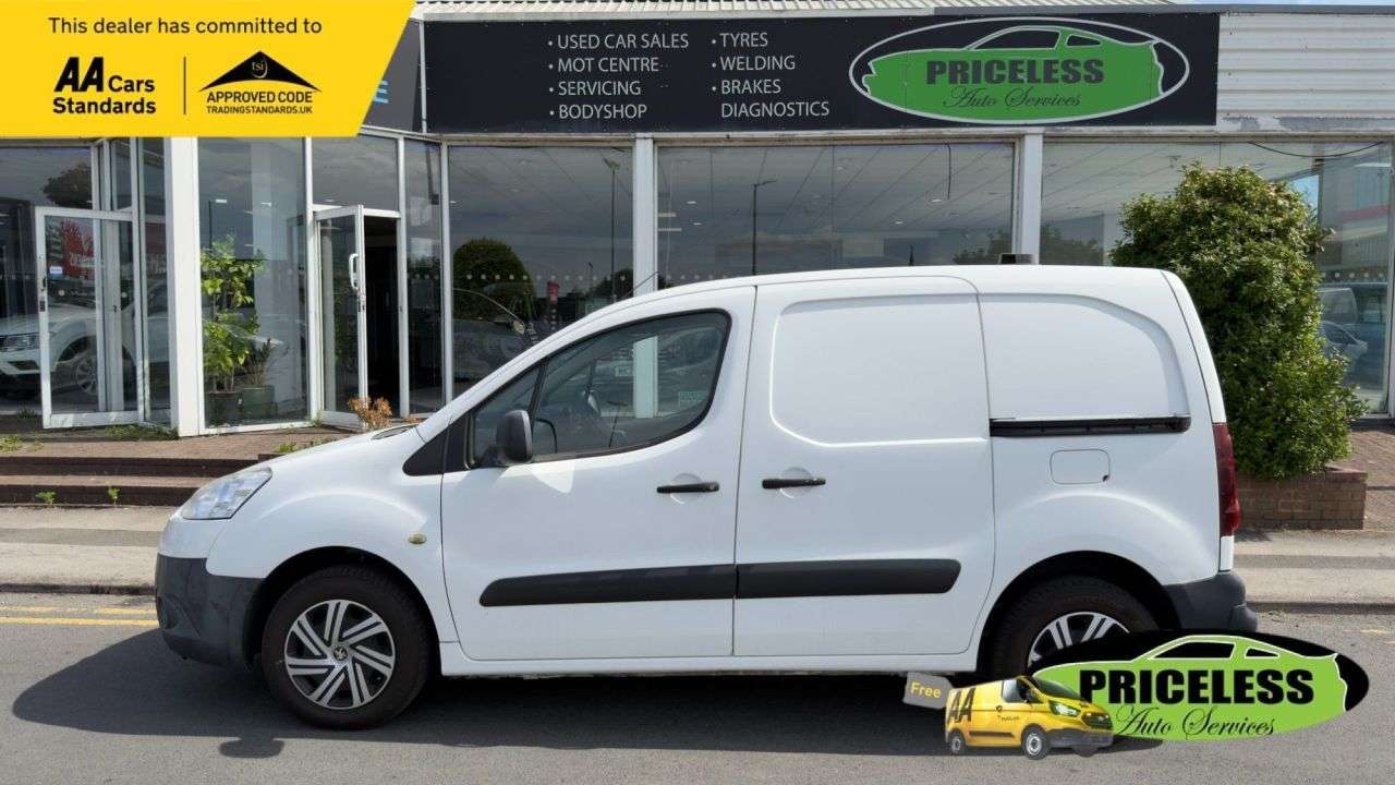 A 2014 PEUGEOT PARTNER 1.6 HDi 850 Professional Panel Van 4dr Diesel Manual L1 (132 g/km, 90 bhp) A 2014 PEUGEOT PARTNER 1.6 HDi 850 Professional Panel Van 4dr Diesel Manual L1 (132 g/km, 90 bhp)
