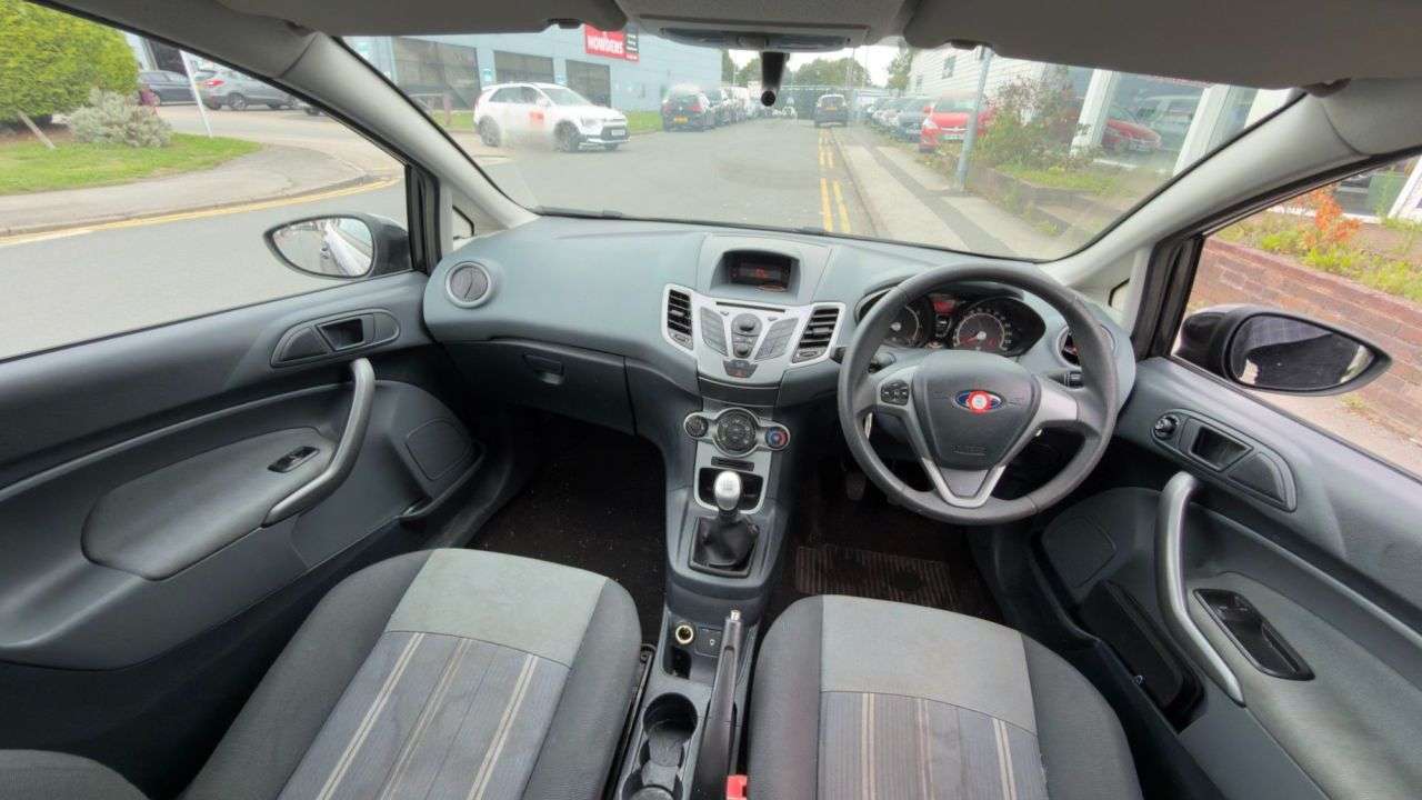A 2010 FORD FIESTA 1.25 Edge Hatchback 3dr Petrol Manual (129 g/km, 81 bhp) A 2010 FORD FIESTA 1.25 Edge Hatchback 3dr Petrol Manual (129 g/km, 81 bhp)
