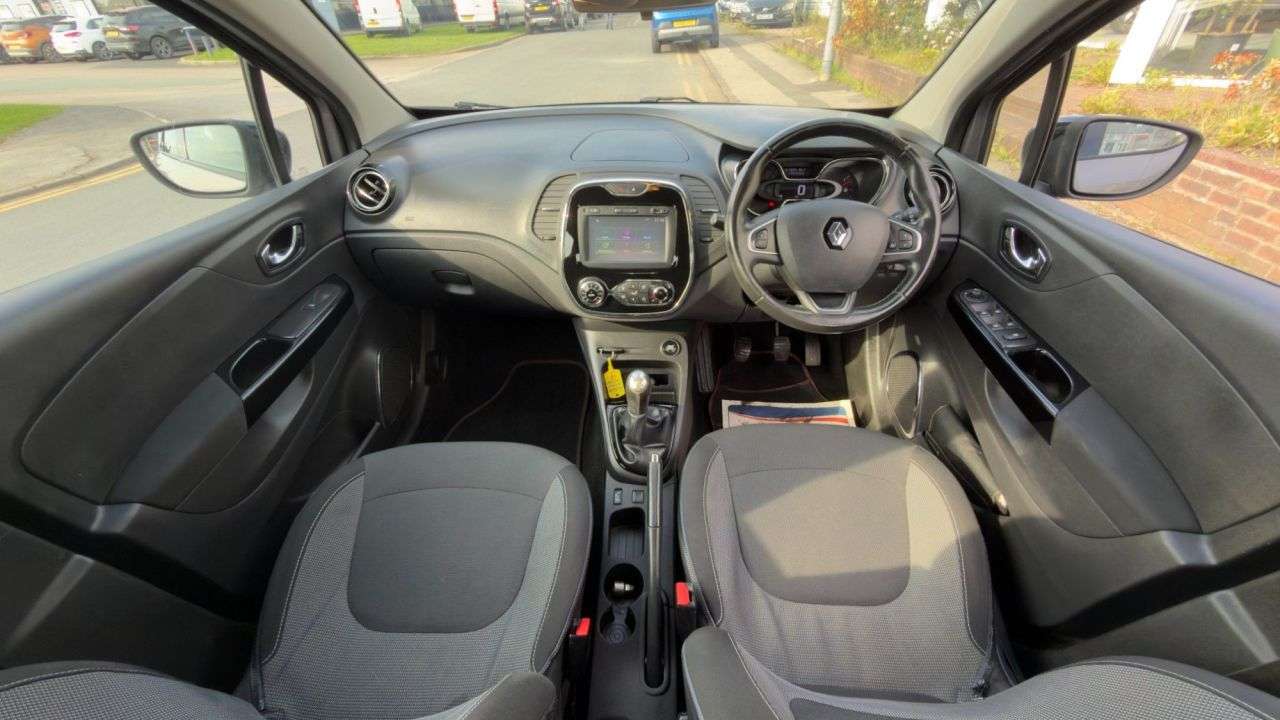 A 2017 RENAULT CAPTUR 0.9 TCe ENERGY Dynamique Nav SUV 5dr Petrol Manual Euro 6 (s/s) (90 ps) A 2017 RENAULT CAPTUR 0.9 TCe ENERGY Dynamique Nav SUV 5dr Petrol Manual Euro 6 (s/s) (90 ps)