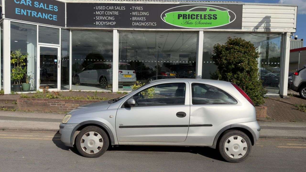 A 2003 VAUXHALL CORSA 1.2i 16v Life Hatchback 3dr Petrol Manual (146 g/km, 74 bhp) A 2003 VAUXHALL CORSA 1.2i 16v Life Hatchback 3dr Petrol Manual (146 g/km, 74 bhp)