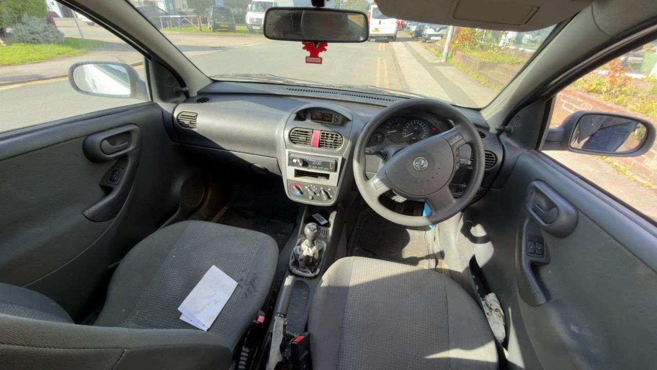 A 2003 VAUXHALL CORSA 1.2i 16v Life Hatchback 3dr Petrol Manual (146 g/km, 74 bhp) A 2003 VAUXHALL CORSA 1.2i 16v Life Hatchback 3dr Petrol Manual (146 g/km, 74 bhp)