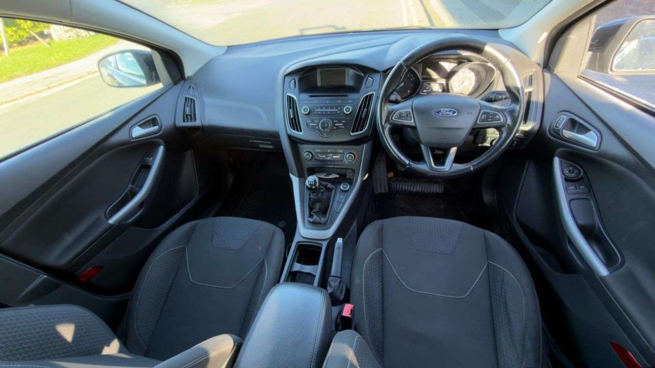 A 2015 FORD FOCUS 1.0T EcoBoost Zetec Hatchback 5dr Petrol Manual Euro 6 (s/s) (100 ps) A 2015 FORD FOCUS 1.0T EcoBoost Zetec Hatchback 5dr Petrol Manual Euro 6 (s/s) (100 ps)
