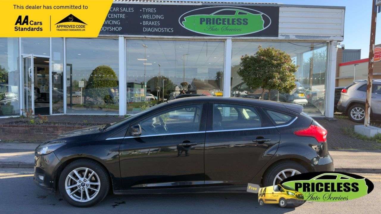 A 2015 FORD FOCUS 1.0T EcoBoost Zetec Hatchback 5dr Petrol Manual Euro 6 (s/s) (100 ps) A 2015 FORD FOCUS 1.0T EcoBoost Zetec Hatchback 5dr Petrol Manual Euro 6 (s/s) (100 ps)