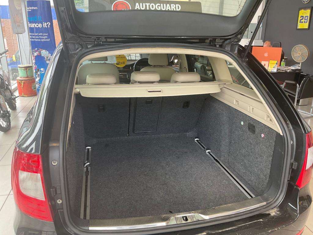 2011 SKODA SUPERB 2011 SKODA SUPERB