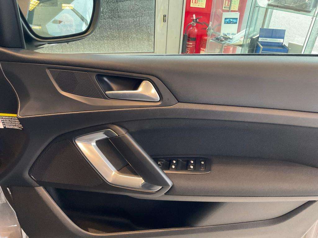 2015 PEUGEOT 308 2015 PEUGEOT 308