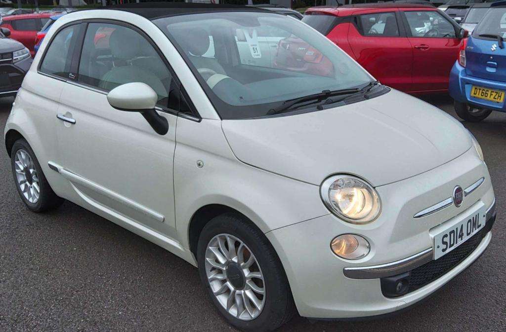 A 2014 FIAT 500 C LOUNGE A 2014 FIAT 500 C LOUNGE