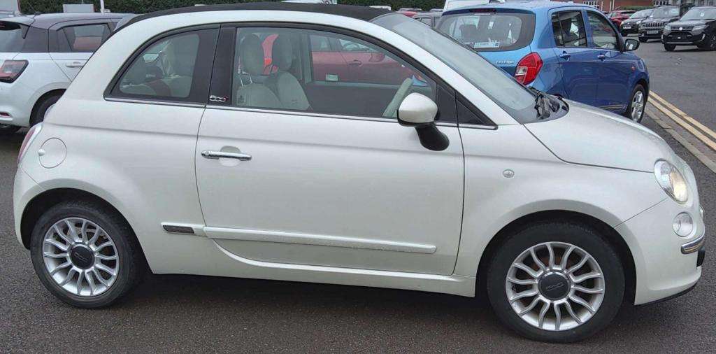 A 2014 FIAT 500 C LOUNGE A 2014 FIAT 500 C LOUNGE