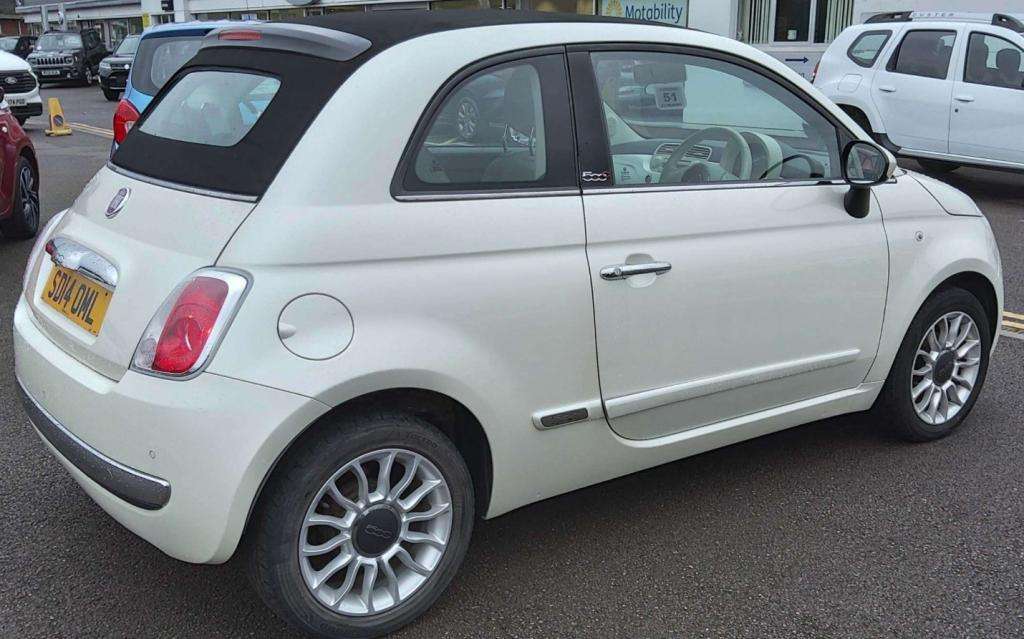 A 2014 FIAT 500 C LOUNGE A 2014 FIAT 500 C LOUNGE