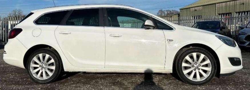 A 2014 VAUXHALL ASTRA Elite A 2014 VAUXHALL ASTRA Elite