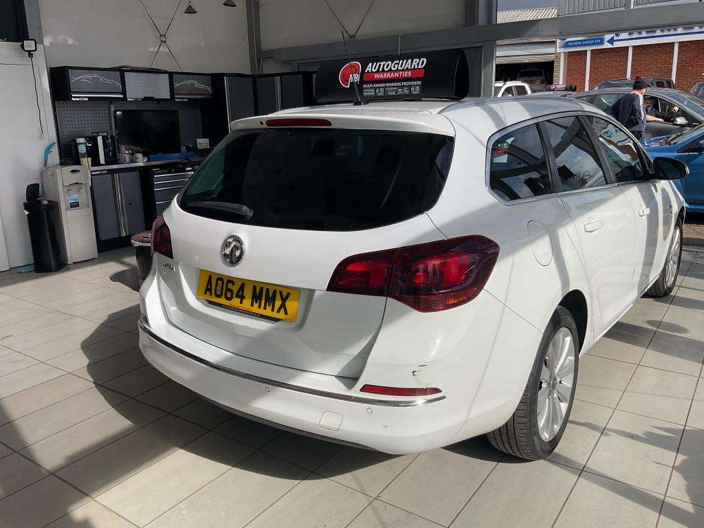 A 2014 VAUXHALL ASTRA Elite A 2014 VAUXHALL ASTRA Elite