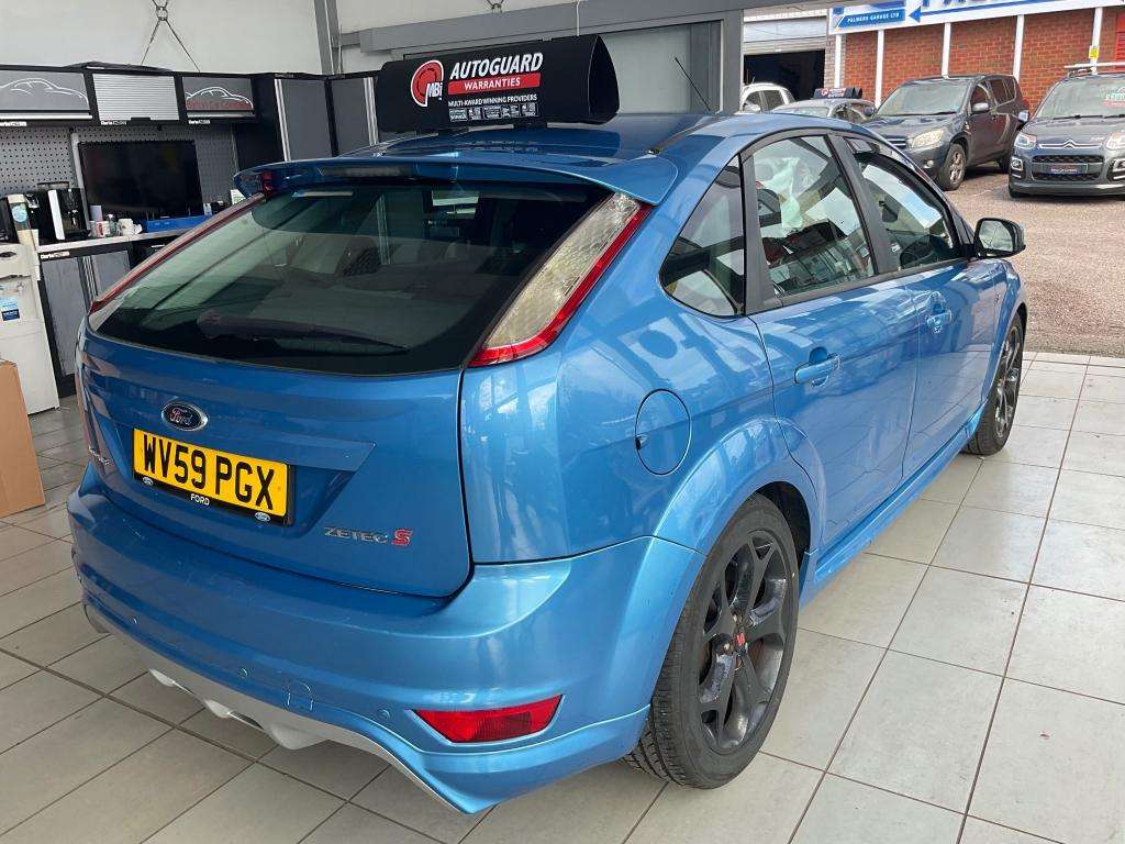 A 2009 FORD FOCUS Zetec S 115 A 2009 FORD FOCUS Zetec S 115