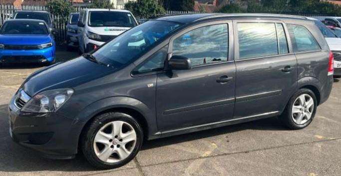 A 2014 VAUXHALL ZAFIRA Exclusive A 2014 VAUXHALL ZAFIRA Exclusive