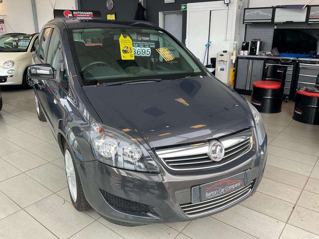 A 2014 VAUXHALL ZAFIRA Exclusive A 2014 VAUXHALL ZAFIRA Exclusive