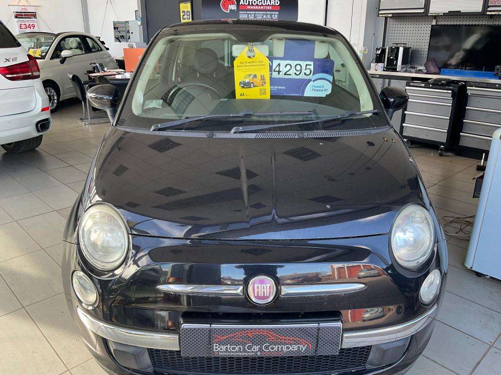 A 2011 FIAT 500 Lounge A 2011 FIAT 500 Lounge