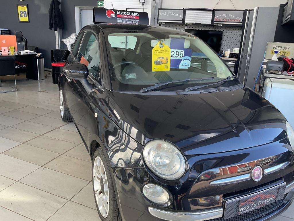 A 2011 FIAT 500 Lounge A 2011 FIAT 500 Lounge