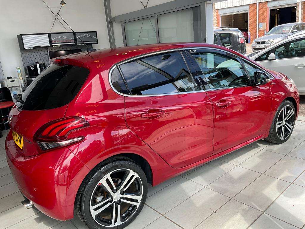 A 2017 PEUGEOT 208 Gt Line S/s A 2017 PEUGEOT 208 Gt Line S/s