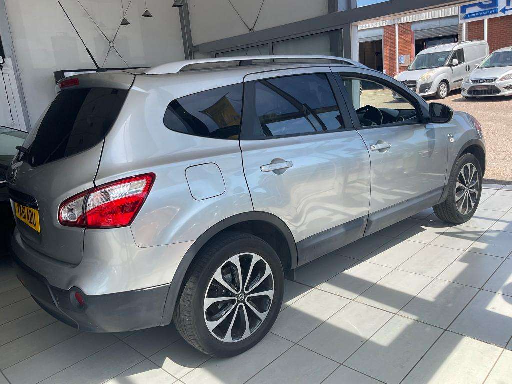 A 2011 NISSAN QASHQAI N-tec+ 2 Dci ( SEVEN SEATER ) A 2011 NISSAN QASHQAI N-tec+ 2 Dci ( SEVEN SEATER )
