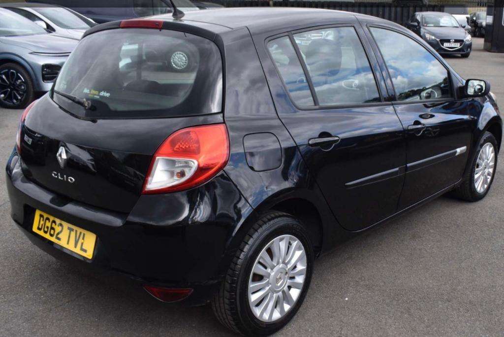 A 2012 RENAULT CLIO Expression+ 16v A 2012 RENAULT CLIO Expression+ 16v