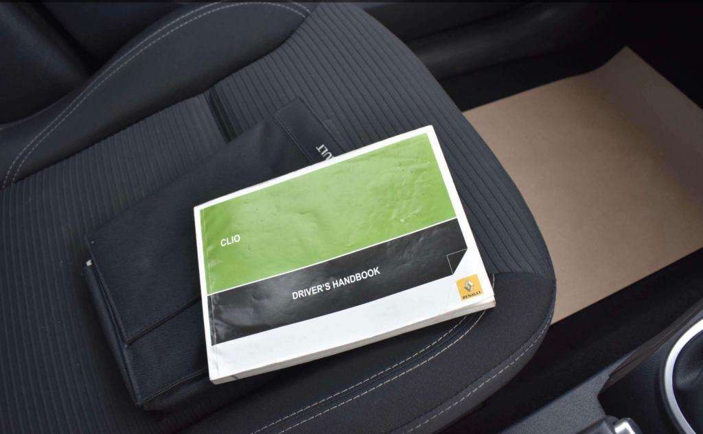 A 2012 RENAULT CLIO Expression+ 16v A 2012 RENAULT CLIO Expression+ 16v