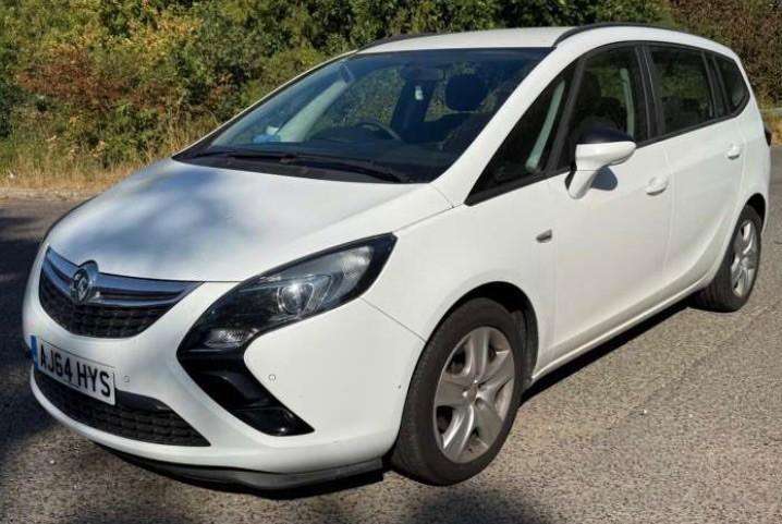 A 2015 VAUXHALL ZAFIRA TOURER Exclusive T A 2015 VAUXHALL ZAFIRA TOURER Exclusive T