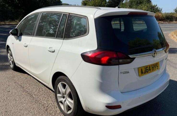 A 2015 VAUXHALL ZAFIRA TOURER Exclusive T A 2015 VAUXHALL ZAFIRA TOURER Exclusive T