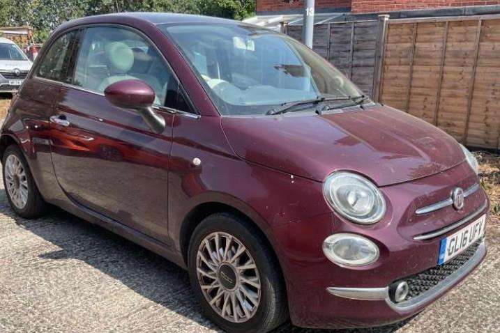 A 2016 FIAT 500 Lounge A 2016 FIAT 500 Lounge