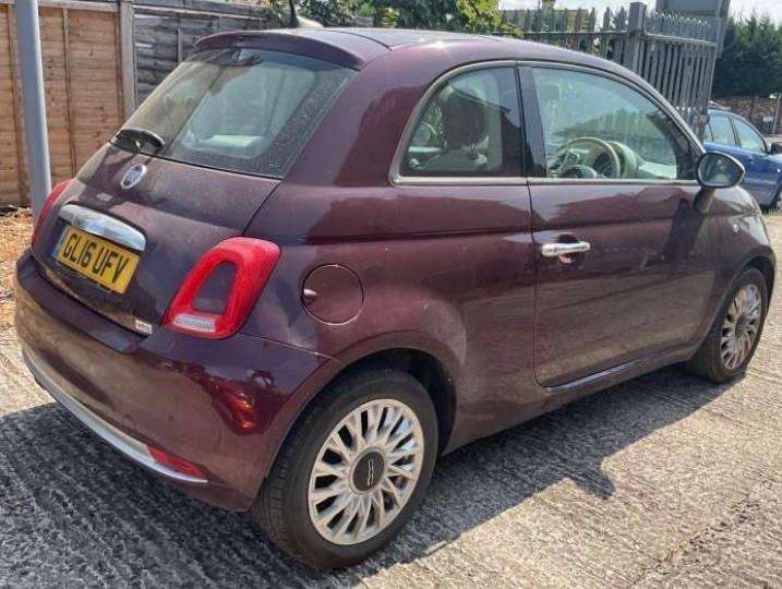 A 2016 FIAT 500 Lounge A 2016 FIAT 500 Lounge