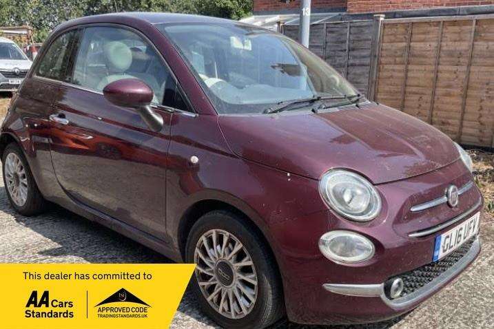 A 2016 FIAT 500 Lounge A 2016 FIAT 500 Lounge