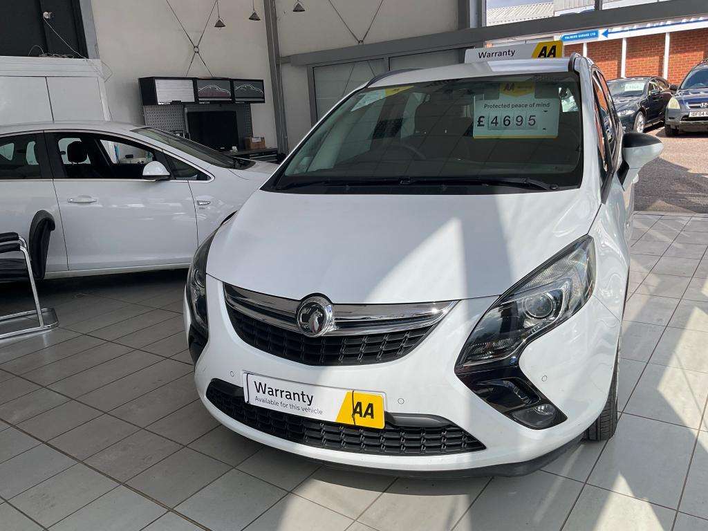 A 2015 VAUXHALL ZAFIRA TOURER Exclusive T A 2015 VAUXHALL ZAFIRA TOURER Exclusive T
