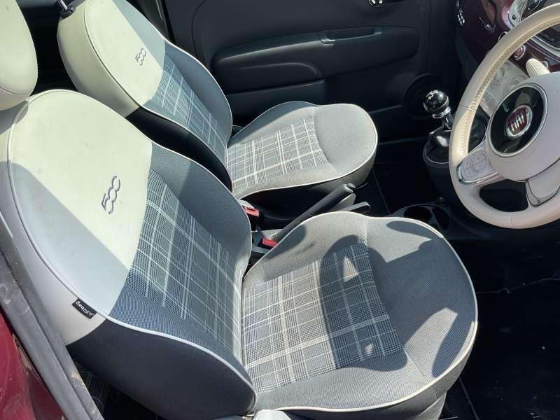 A 2016 FIAT 500 Lounge A 2016 FIAT 500 Lounge