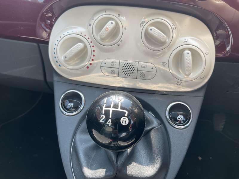 A 2016 FIAT 500 Lounge A 2016 FIAT 500 Lounge