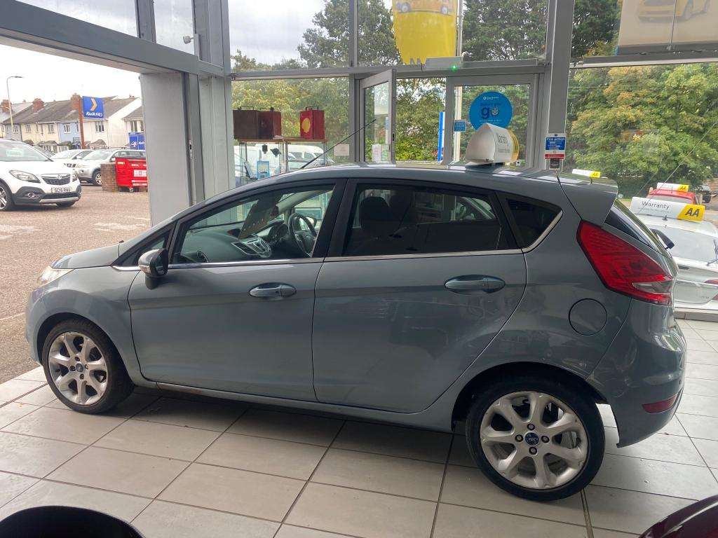 A 2009 FORD FIESTA Titanium 96 A 2009 FORD FIESTA Titanium 96