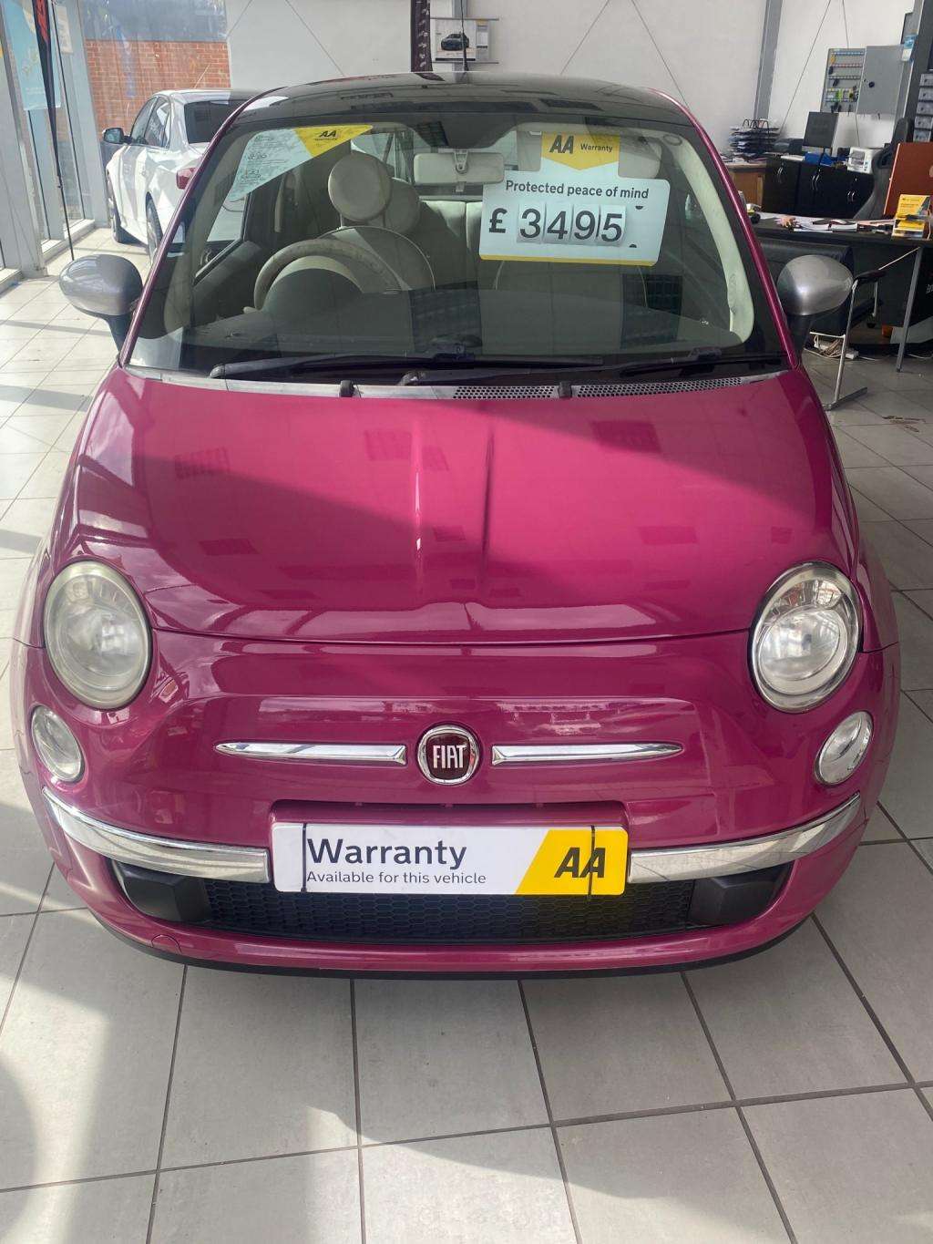 A 2009 FIAT 500 Lounge A 2009 FIAT 500 Lounge