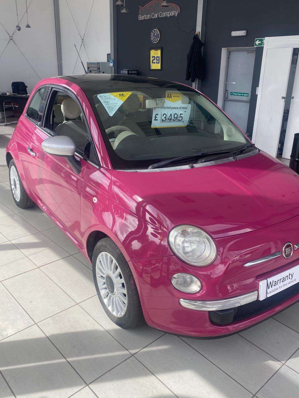 A 2009 FIAT 500 Lounge A 2009 FIAT 500 Lounge