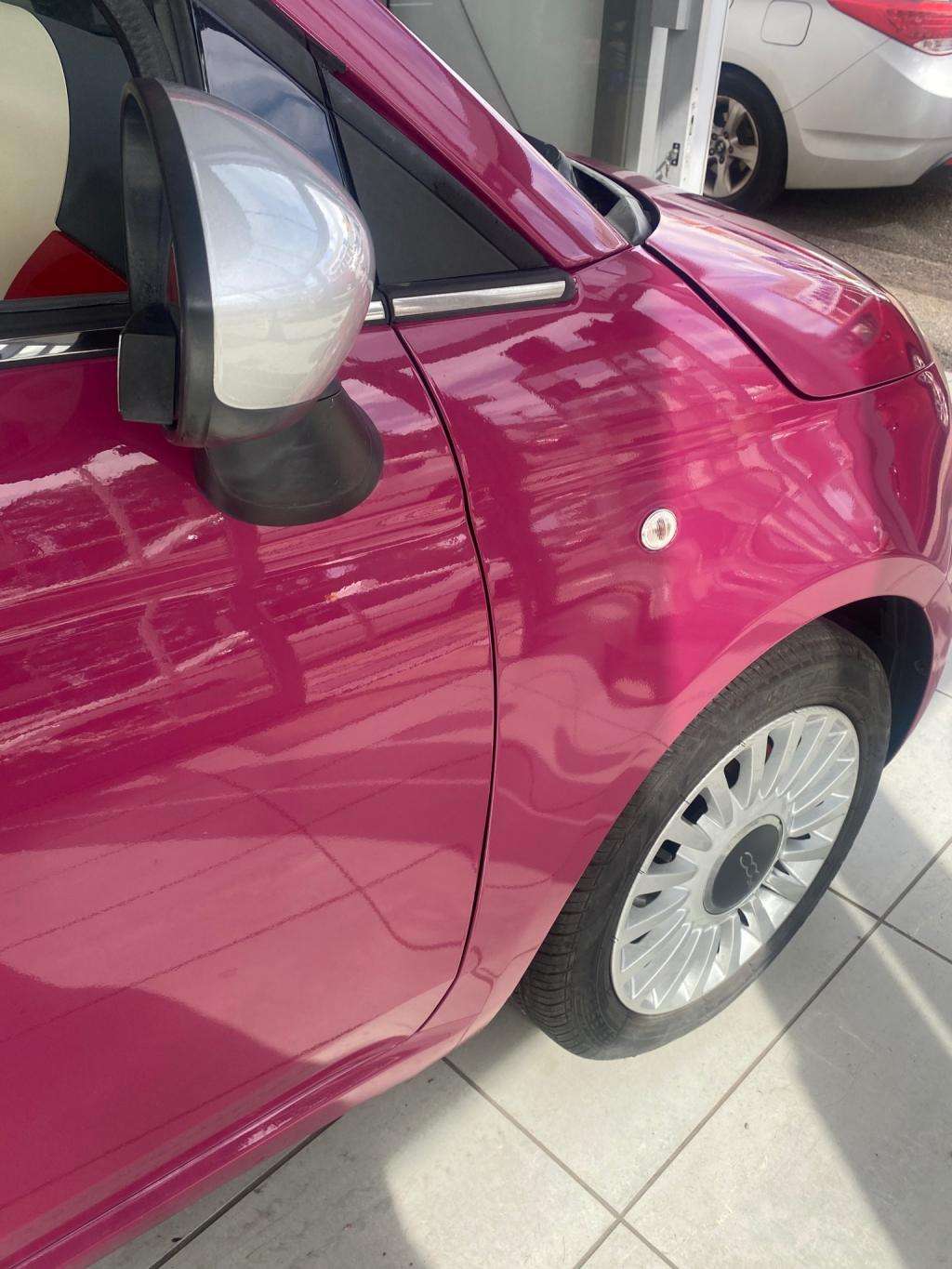 A 2009 FIAT 500 Lounge A 2009 FIAT 500 Lounge