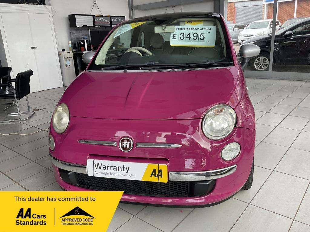 A 2009 FIAT 500 Lounge A 2009 FIAT 500 Lounge