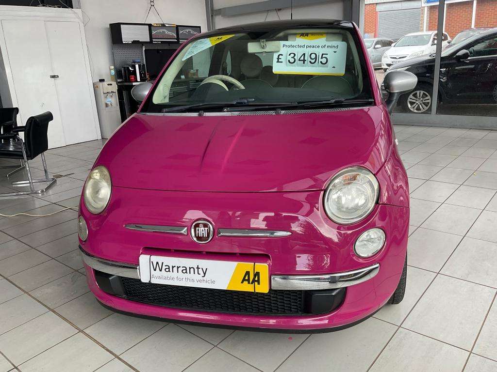 A 2009 FIAT 500 Lounge A 2009 FIAT 500 Lounge