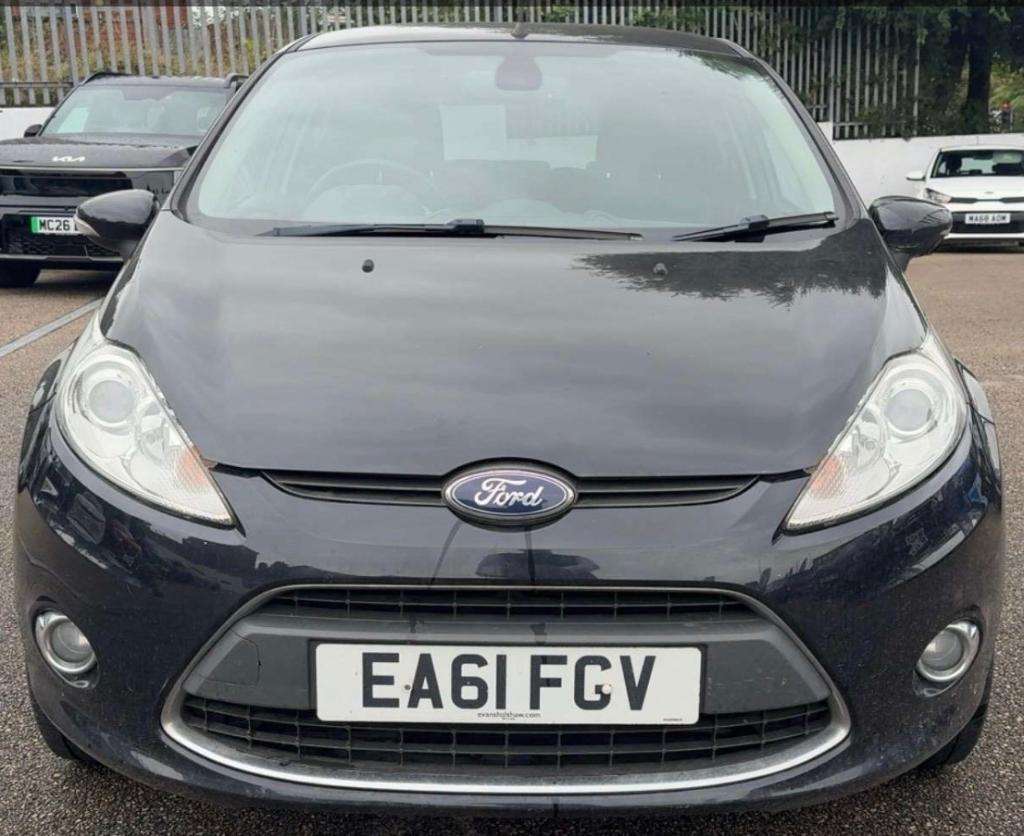 A 2011 FORD FIESTA Titanium full leather A 2011 FORD FIESTA Titanium full leather