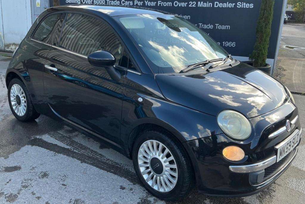 A 2009 FIAT 500 Lounge A 2009 FIAT 500 Lounge