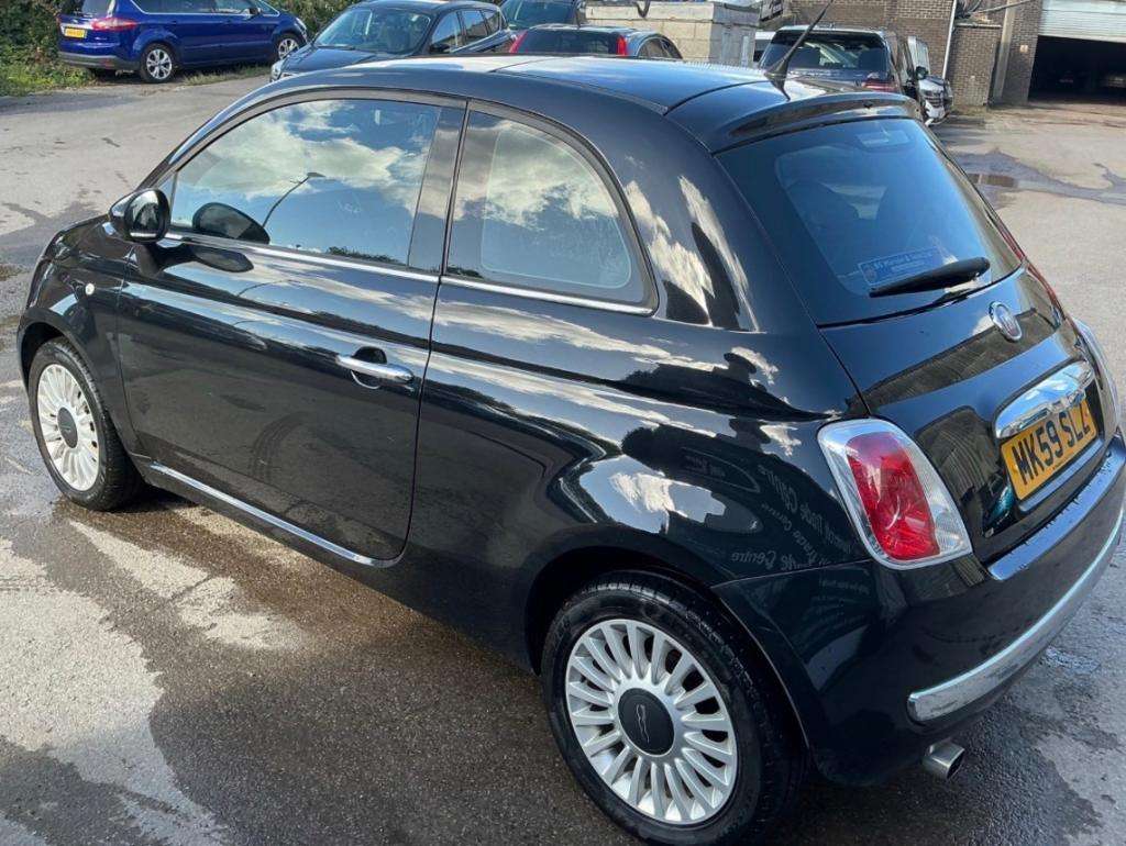 A 2009 FIAT 500 Lounge A 2009 FIAT 500 Lounge