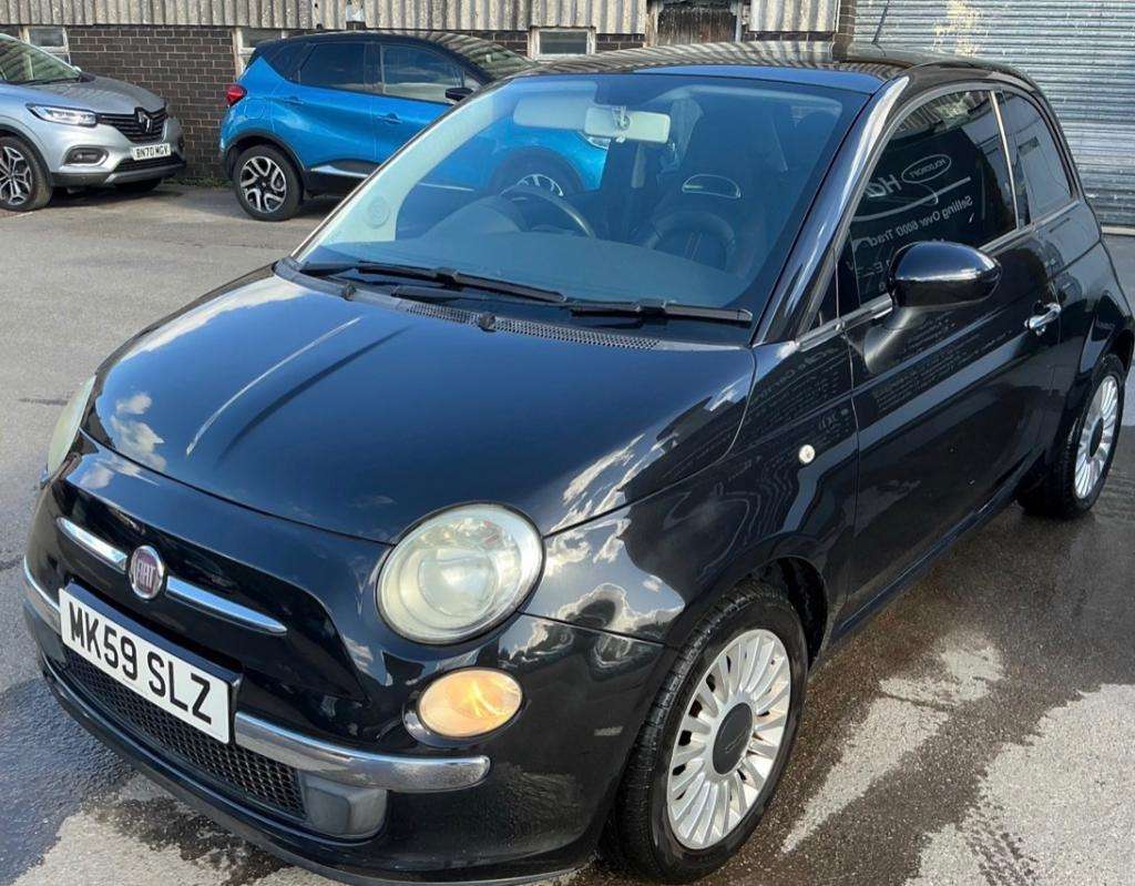 A 2009 FIAT 500 Lounge A 2009 FIAT 500 Lounge