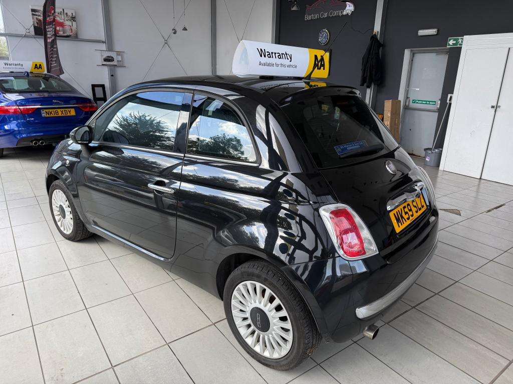 A 2009 FIAT 500 Lounge A 2009 FIAT 500 Lounge