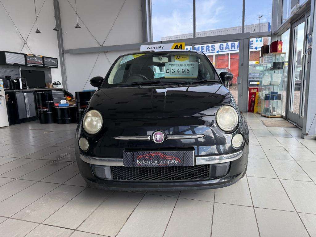 A 2009 FIAT 500 Lounge A 2009 FIAT 500 Lounge