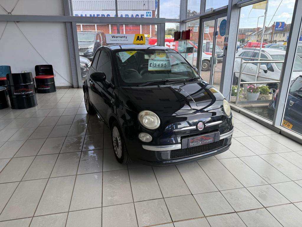 A 2009 FIAT 500 Lounge A 2009 FIAT 500 Lounge