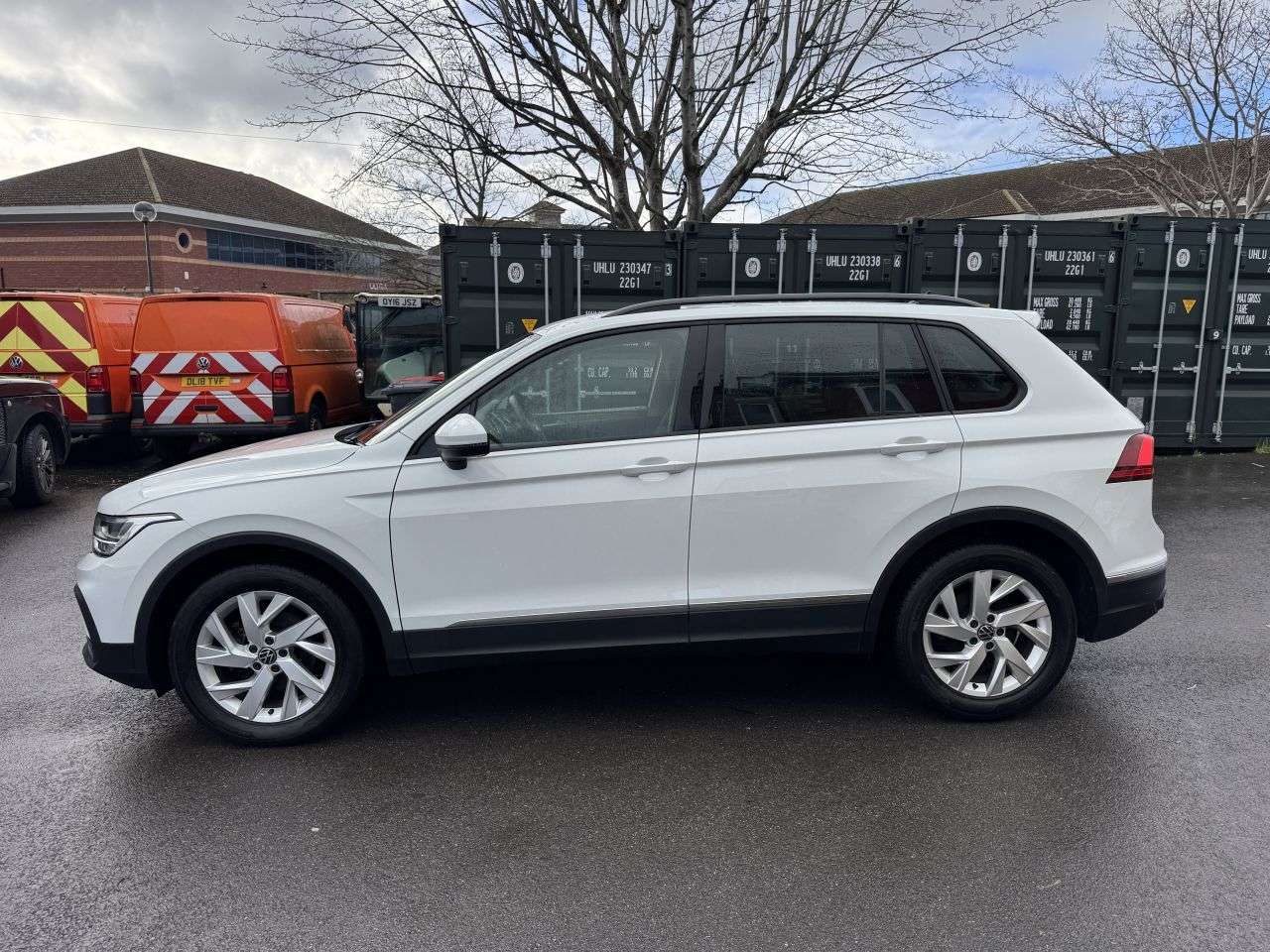 A 2023 VOLKSWAGEN TIGUAN 1.5 TSI Life SUV 5dr Petrol Manual Euro 6 (s/s) (130 ps) 1.5LT Petrol-Manua A 2023 VOLKSWAGEN TIGUAN 1.5 TSI Life SUV 5dr Petrol Manual Euro 6 (s/s) (130 ps) 1.5LT Petrol-Manua