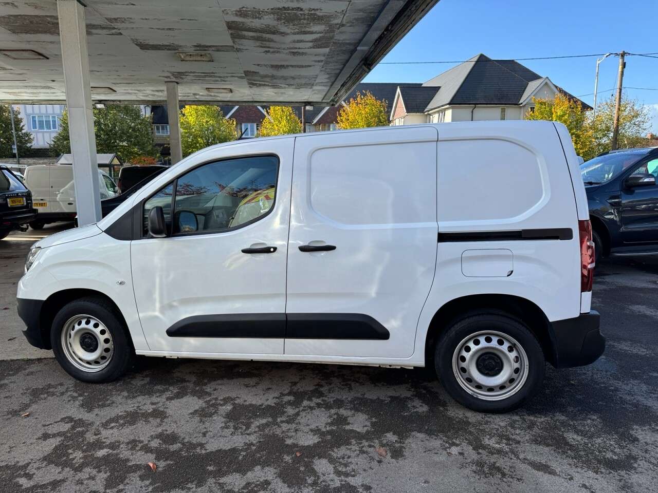 A 2021 VAUXHALL COMBO 1.5 Turbo D 2300 Dynamic Panel Van 4dr Diesel Manual L1 H1 Euro 6 (100 ps) A 2021 VAUXHALL COMBO 1.5 Turbo D 2300 Dynamic Panel Van 4dr Diesel Manual L1 H1 Euro 6 (100 ps)