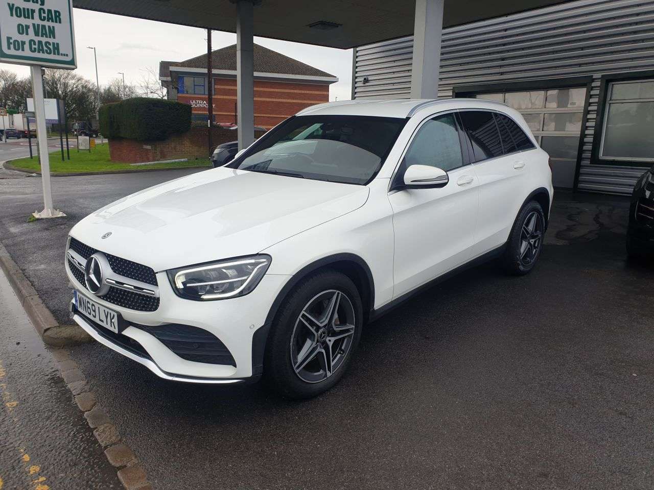 A 2019 MERCEDES-BENZ GLC 2.0 GLC220d AMG Line SUV 5dr Diesel G-Tronic+ 4MATIC Euro 6 (s/s) (194 ps) A 2019 MERCEDES-BENZ GLC 2.0 GLC220d AMG Line SUV 5dr Diesel G-Tronic+ 4MATIC Euro 6 (s/s) (194 ps)