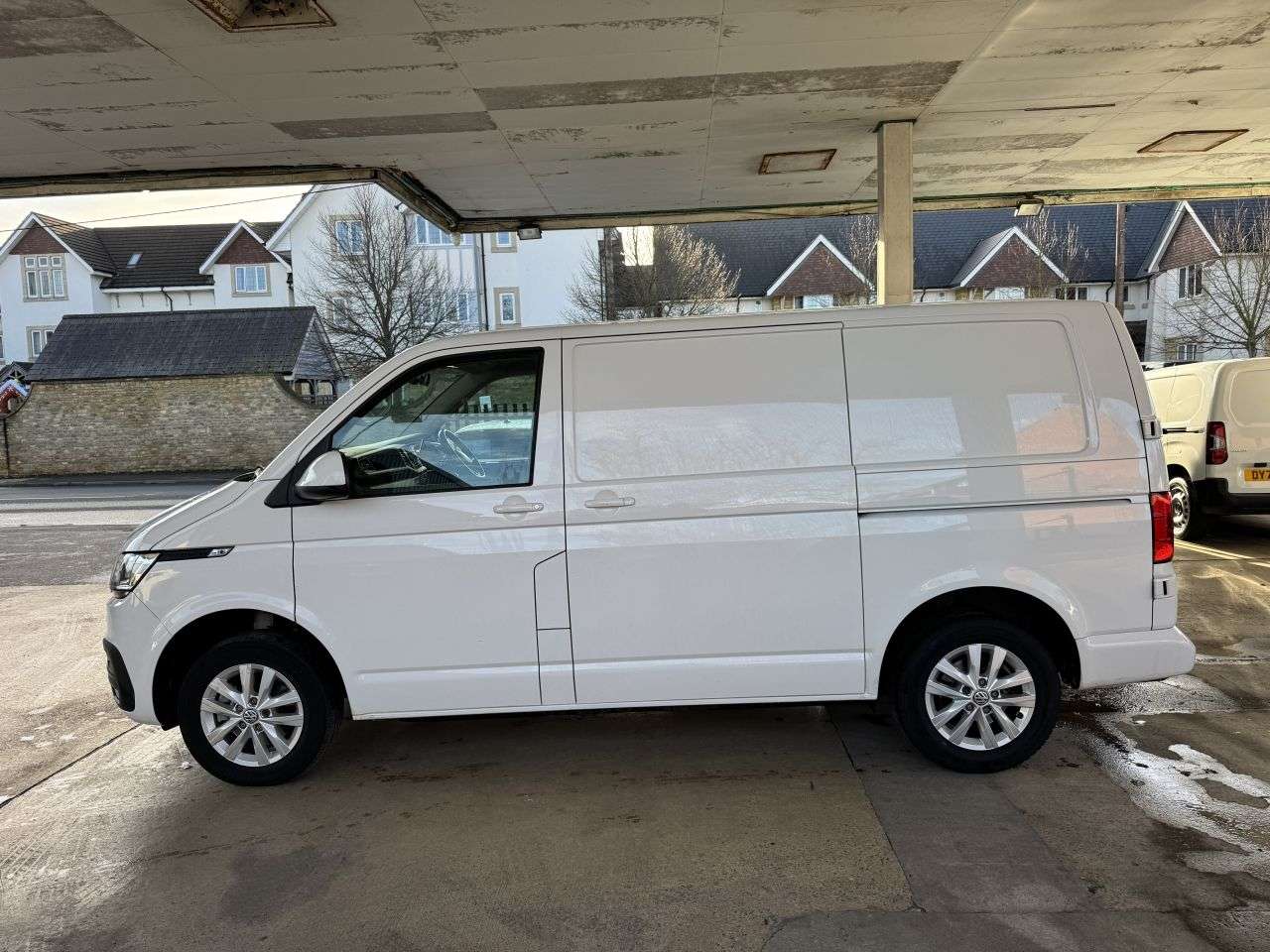 A 2022 VOLKSWAGEN TRANSPORTER 2.0 TDI T28 Highline Panel Van 5dr Diesel Manual FWD SWB Euro 6 (s/s) (110 A 2022 VOLKSWAGEN TRANSPORTER 2.0 TDI T28 Highline Panel Van 5dr Diesel Manual FWD SWB Euro 6 (s/s) (110